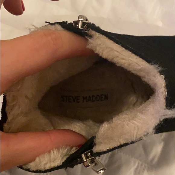 Black suede Steve Madden wedge sneaker - Picture 2 of 2